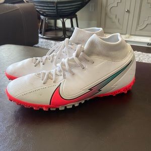 Womens Size 6 Nike Mercurial Turf Shoes